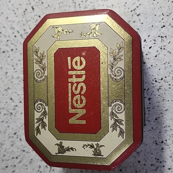 Vintage 1996 NESTLE "LES LAURIERS" Candy Tin- Advertising - The Tin Box Company - Picture 6 of 7